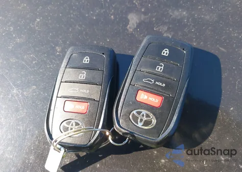 2024 Toyota Crown Xle z USA, uszkodzony, nr VIN JTDAAAAF9R3023735